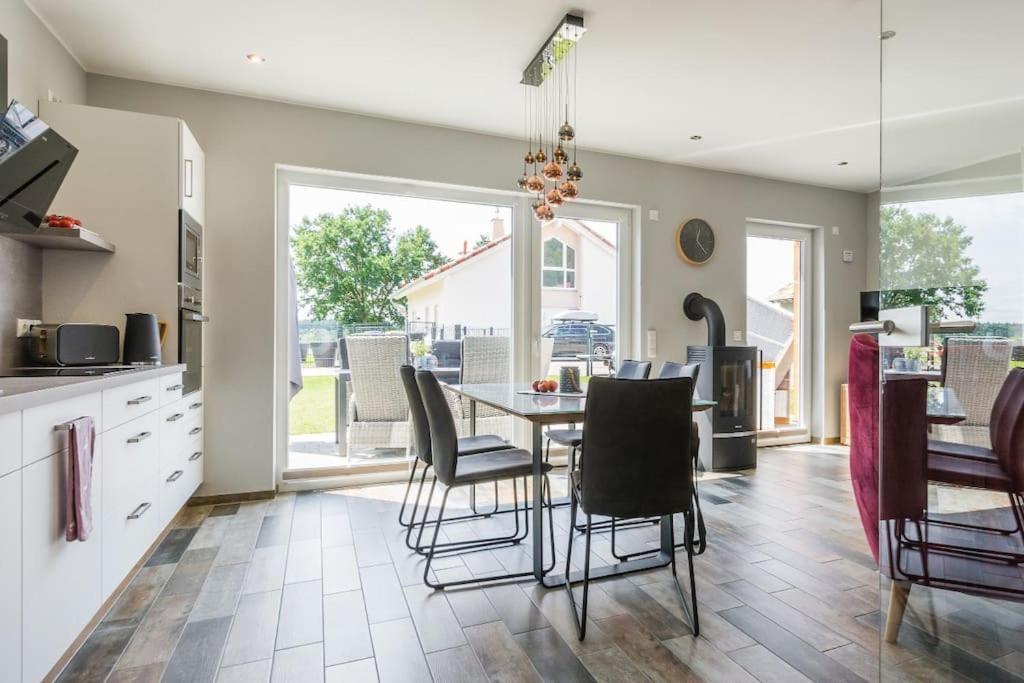 5 Sterne-Ferienhaus Eisvogel Am See Mit Sauna Und Kamin 克拉科夫西 外观 照片