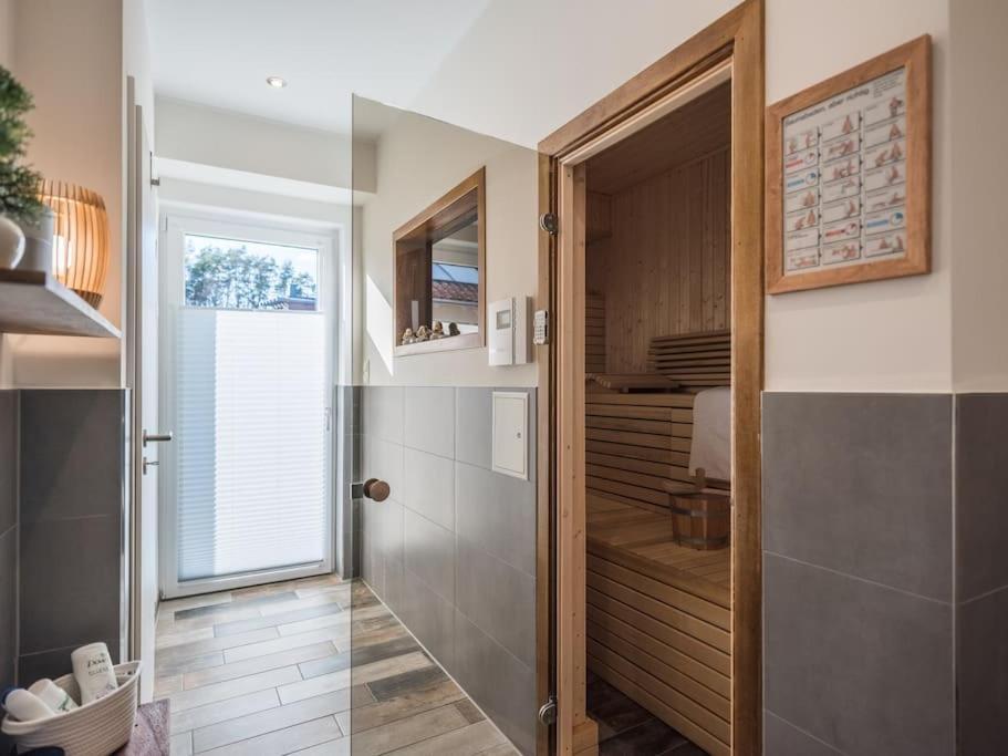 5 Sterne-Ferienhaus Eisvogel Am See Mit Sauna Und Kamin 克拉科夫西 外观 照片