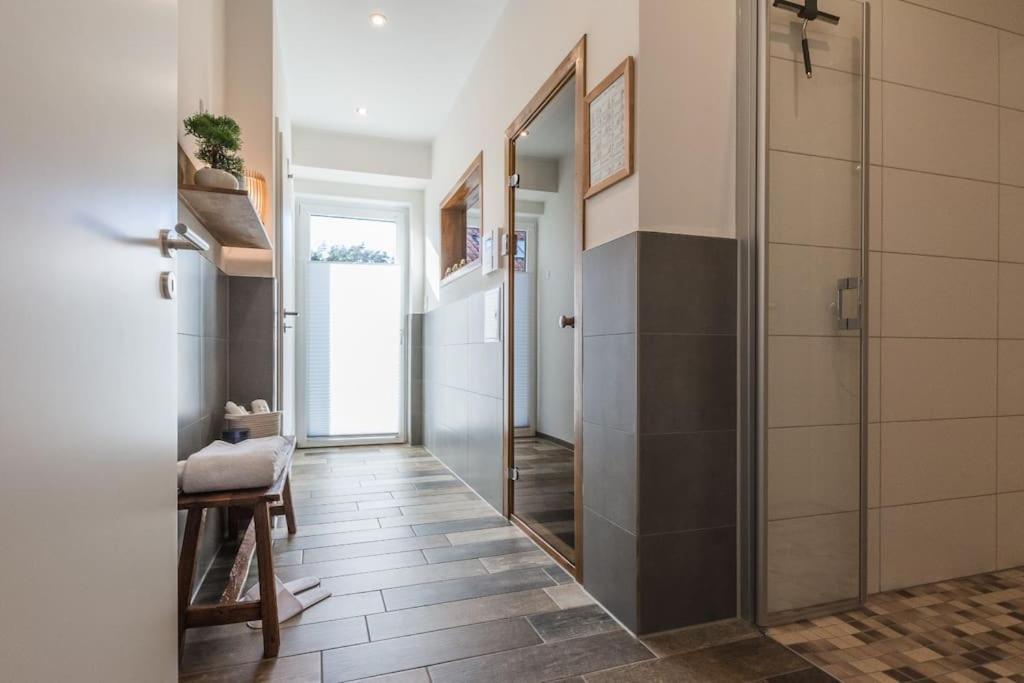 5 Sterne-Ferienhaus Eisvogel Am See Mit Sauna Und Kamin 克拉科夫西 外观 照片