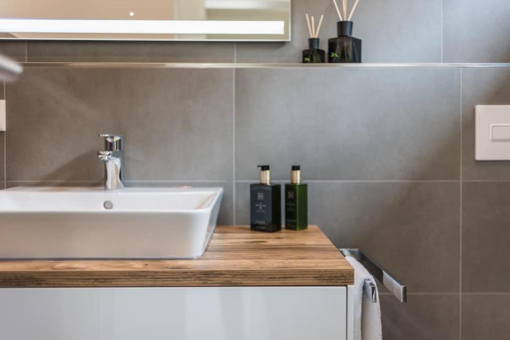 5 Sterne-Ferienhaus Eisvogel Am See Mit Sauna Und Kamin 克拉科夫西 外观 照片