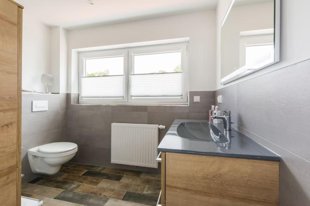 5 Sterne-Ferienhaus Eisvogel Am See Mit Sauna Und Kamin 克拉科夫西 外观 照片