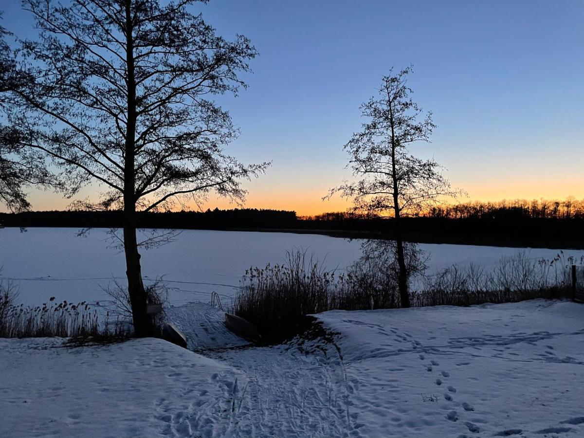 5 Sterne-Ferienhaus Eisvogel Am See Mit Sauna Und Kamin 克拉科夫西 外观 照片