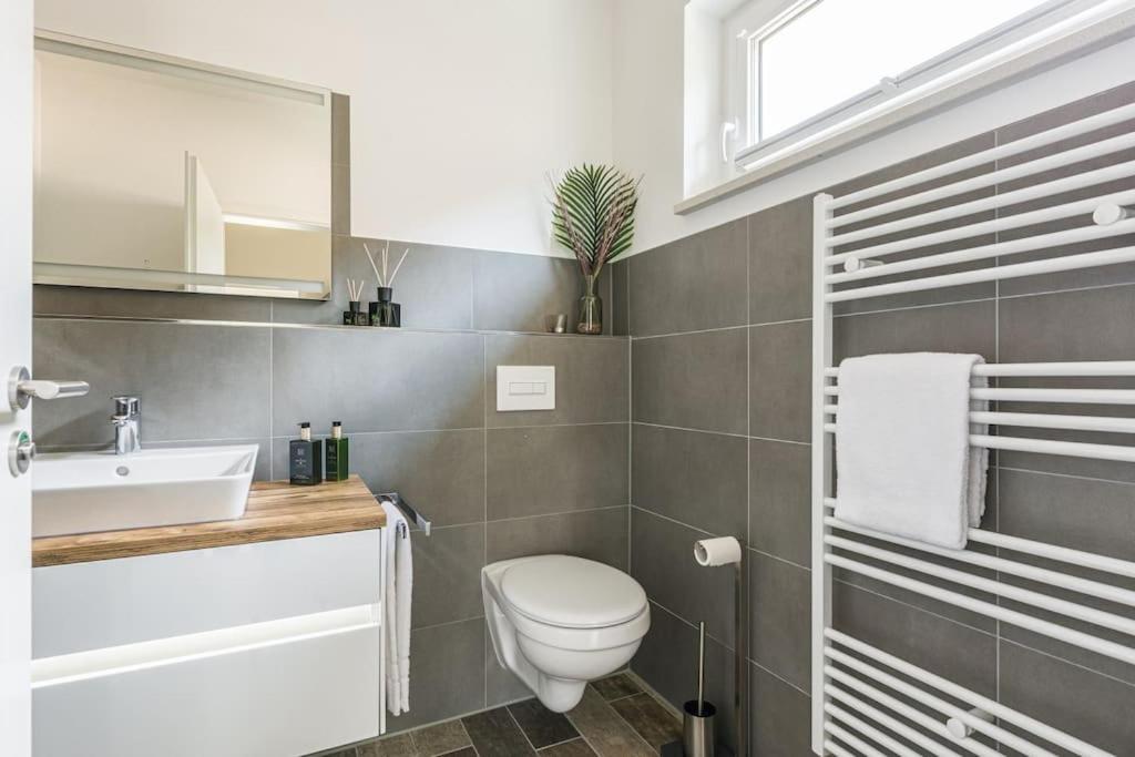 5 Sterne-Ferienhaus Eisvogel Am See Mit Sauna Und Kamin 克拉科夫西 外观 照片